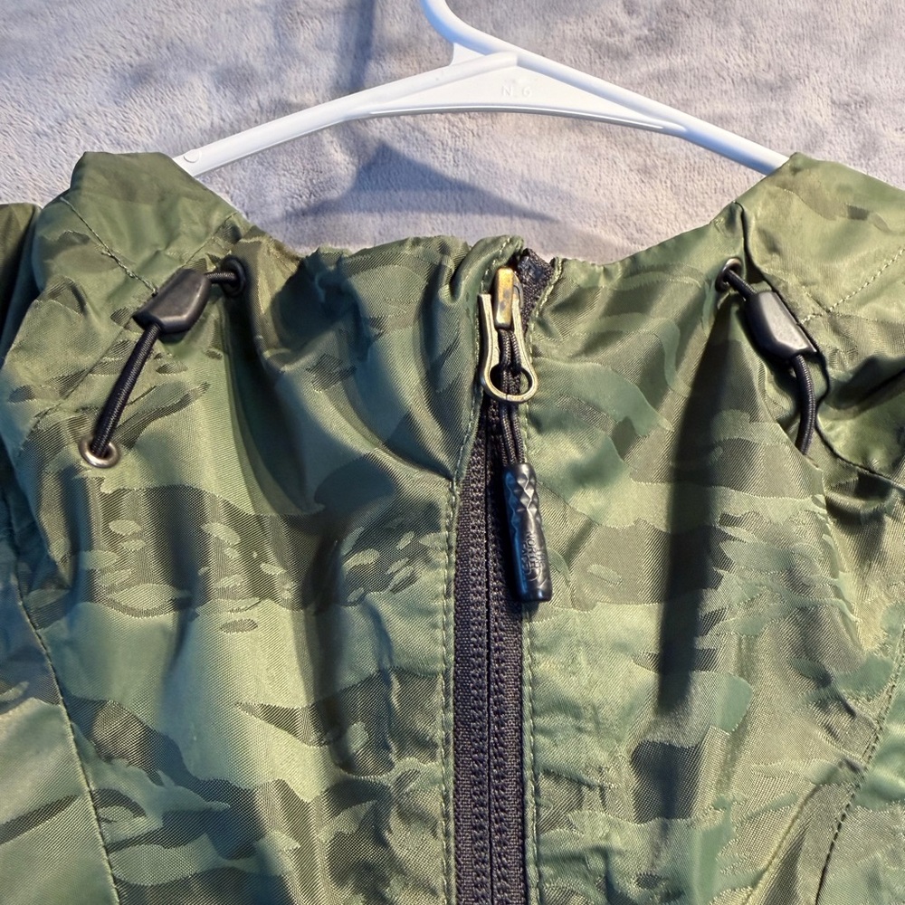 The North Face Green Camo Lightweight Hooded Jacket - Picture 4 of 10